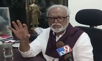 “मी स्वतः उमेदवार असल्यामुळे मी मतदान करु शकलो नाही.” - छगन भुजबळ